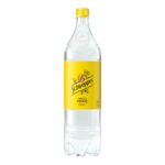 schweppes-indian-tonic-1-5l En 1,5 liters plastflaska med Schweppes Indian Tonic mot en vit bakgrund.